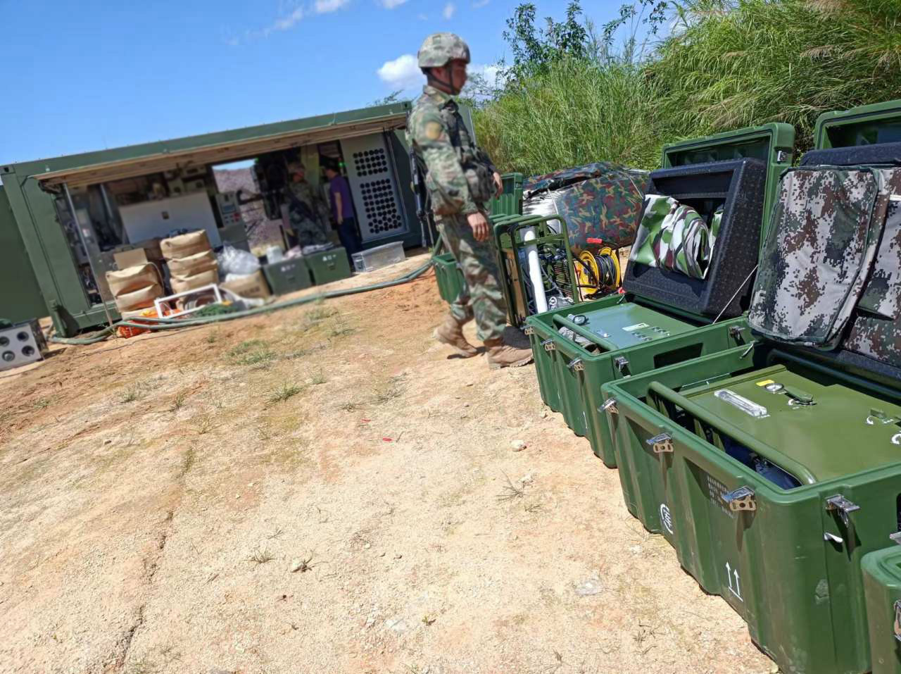 模糊.jpg 模糊.jpg